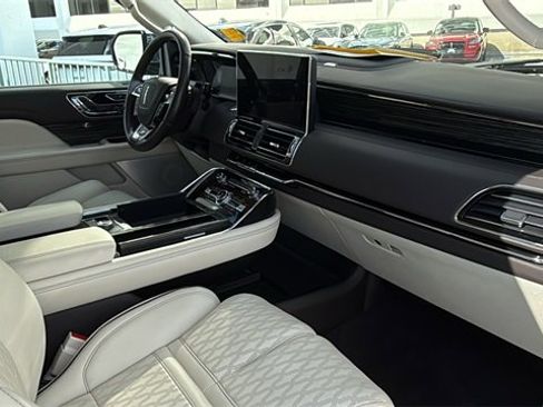 Used 2023 Lincoln Navigator Black Label image 9