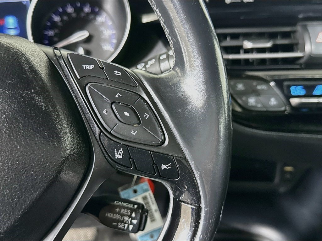 Used 2018 Toyota C-HR XLE FWD image 14