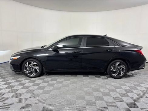 Used 2024 Hyundai Elantra SEL w/ Convenience Package FWD image 9