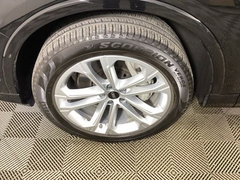 Certified 2025 Audi Q7 3.0T Premium w/ Convenience Package image 8