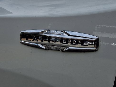 Certified 2016 Jeep Renegade Latitude image 30