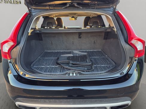 Used 2017 Volvo V60 T5 Cross Country w/ Convenience Package image 19