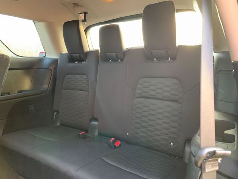 Used 2025 Nissan Pathfinder SV image 17