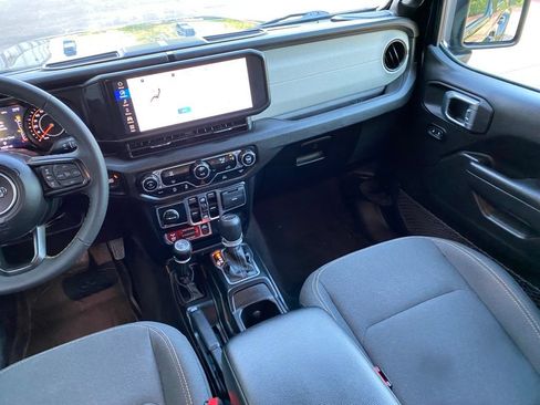 Used 2024 Jeep Gladiator Sport AWD/4WD image 27