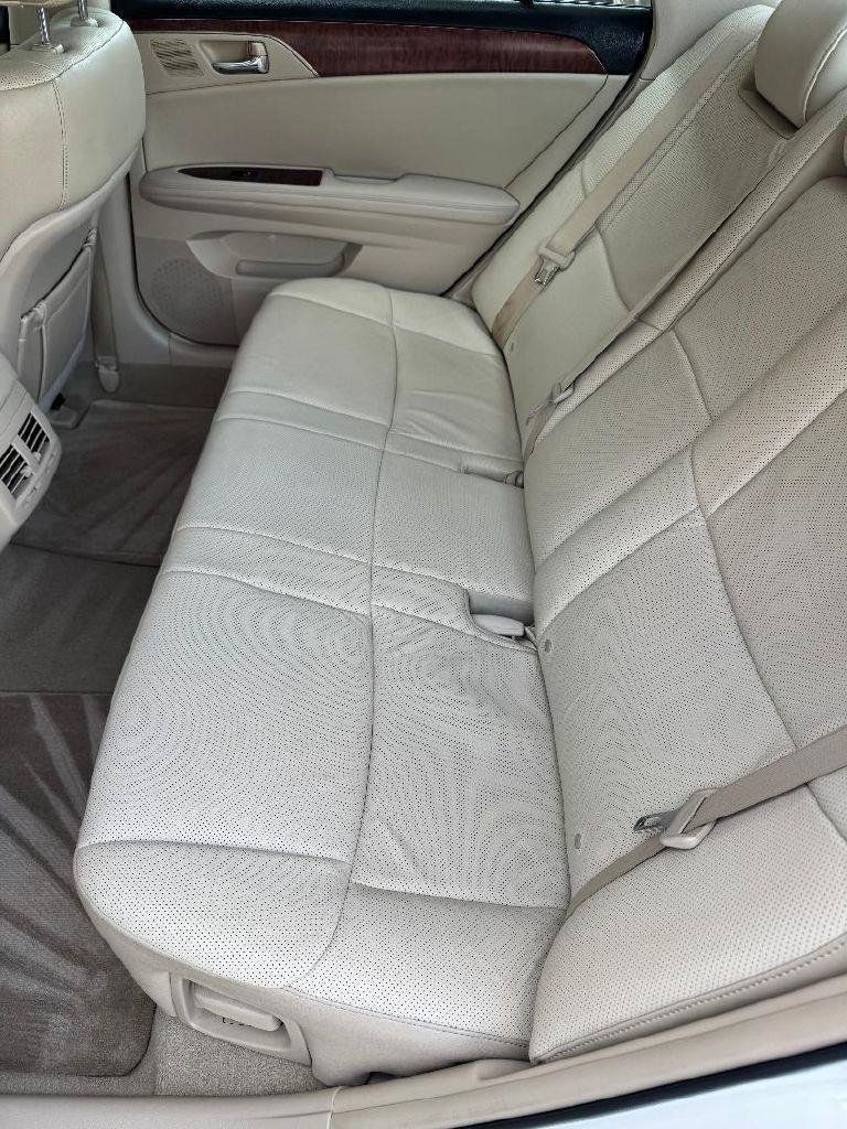 Used 2011 Toyota Avalon Limited FWD image 27
