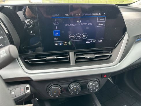 Used 2025 Chevrolet Trax LS w/ Driver Confidence Package FWD image 16