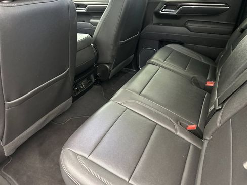 Used 2025 GMC Sierra 1500 SLT AWD/4WD image 11