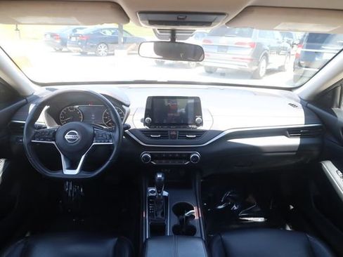 Used 2020 Nissan Altima 2.5 SR w/ Premium Package FWD image 11