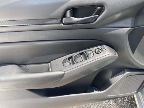 Used 2025 Nissan Altima 2.5 S FWD image 14