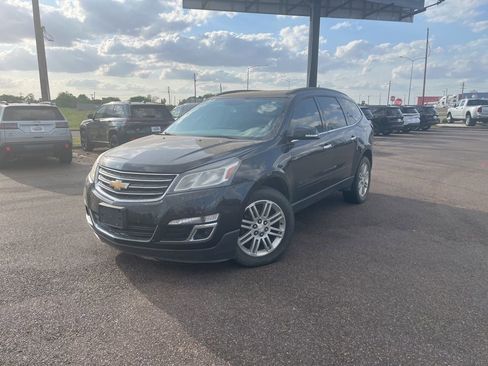 Used 2015 Chevrolet Traverse LT w/ Style and Technology Package image 3