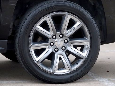 Used 2017 Chevrolet Suburban LT image 27