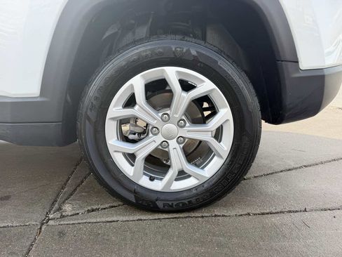 Used 2024 Jeep Compass Latitude w/ Sun and Sound Group image 9