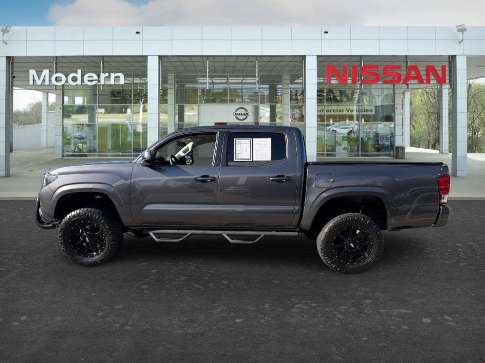 Used 2017 Toyota Tacoma 2WD Double Cab image 2