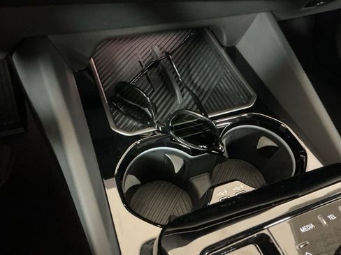 Certified 2025 BMW 530i w/ Premium Package RWD image 18