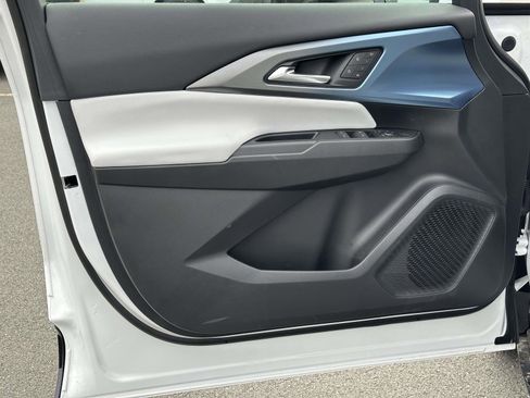 New 2026 Chevrolet Equinox EV LT image 19