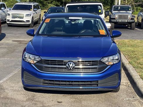 Used 2024 Volkswagen Jetta SE FWD image 2