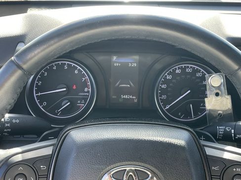 Used 2022 Toyota Camry SE image 7