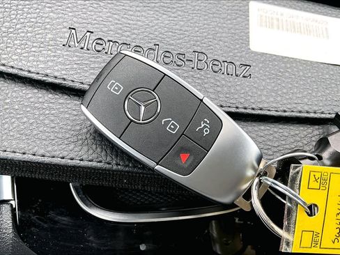 Used 2025 Mercedes-Benz GLB 250 4MATIC image 15