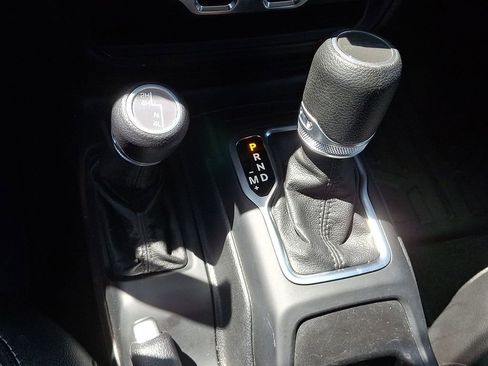 Used 2021 Jeep Gladiator Sport AWD/4WD image 14