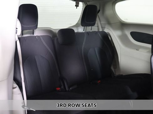 Used 2023 Chrysler Voyager LX FWD image 5