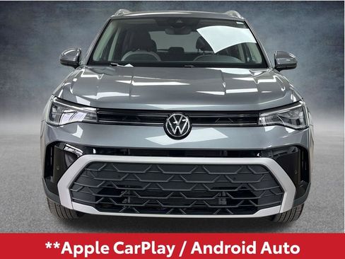 Used 2025 Volkswagen Taos SE AWD/4WD image 2