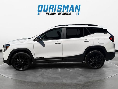 Used 2023 GMC Terrain SLE w/ Driver Convenience Package AWD/4WD image 3