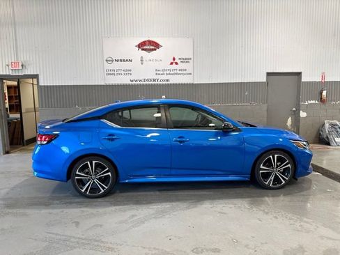 Certified 2020 Nissan Sentra SR w/ Premium Package FWD image 3