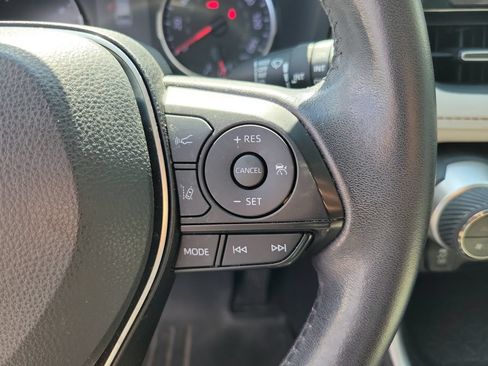 Used 2022 Toyota RAV4 XLE Premium FWD image 21