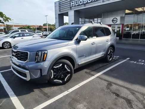Used 2025 Kia Telluride S AWD/4WD image 3