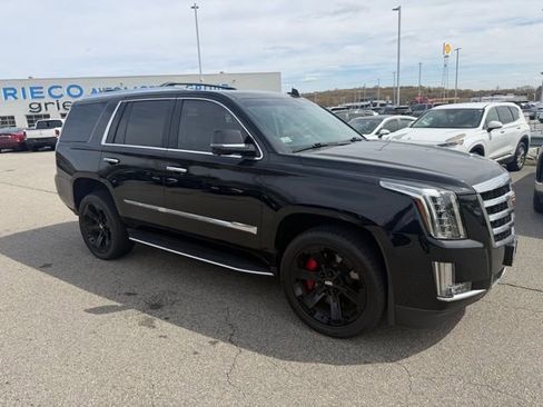 Used 2017 Cadillac Escalade Luxury AWD/4WD image 1