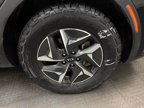 Used 2021 Kia Sorento S image 12