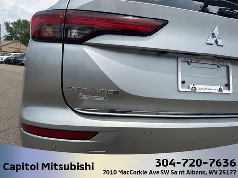 New 2025 Mitsubishi Outlander SEL image 11