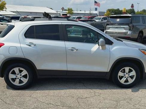 Used 2018 Chevrolet Trax LT w/ LT Convenience Package FWD image 9