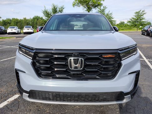 Used 2025 Honda Pilot TrailSport image 13