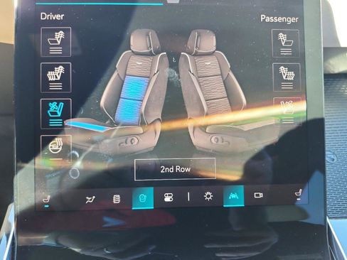 Used 2025 Cadillac Escalade ESV Sport w/ Touring Package image 26