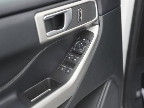 Certified 2023 Ford Explorer XLT image 28