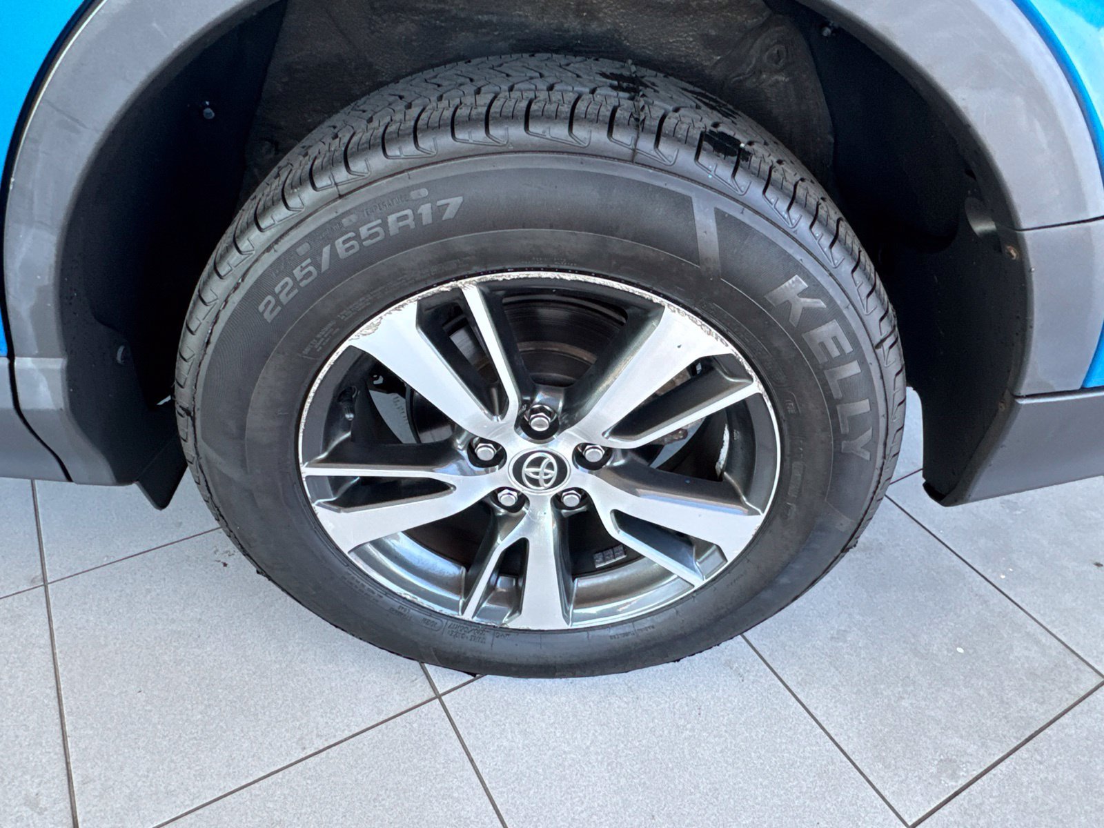 Used 2017 Toyota RAV4 XLE w/ Plus Special Value Package AWD/4WD image 12