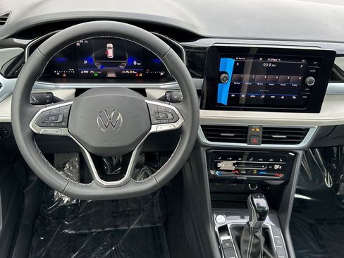New 2026 Volkswagen Taos SE image 13