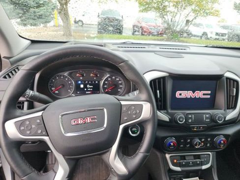 Used 2023 GMC Terrain SLT w/ Infotainment Package II image 5