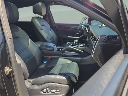 Used 2020 Porsche Cayenne AWD/4WD image 18