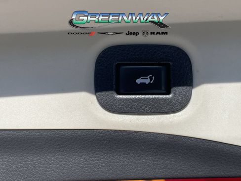 Used 2020 Nissan Rogue SV AWD/4WD image 7
