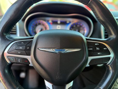 Used 2015 Chrysler 300 Limited image 29