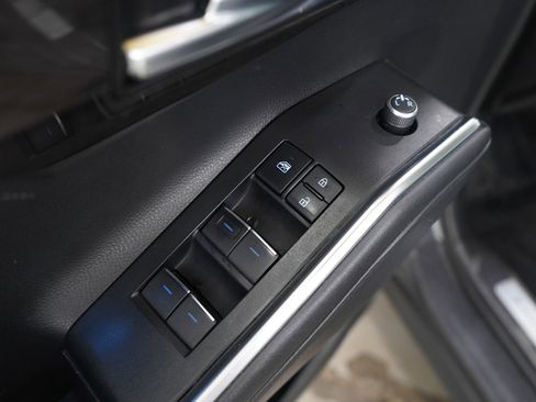 Used 2021 Toyota Highlander Limited image 25