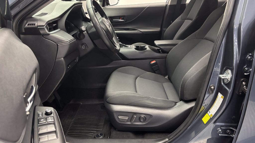 Certified 2023 Toyota Venza LE AWD/4WD image 11