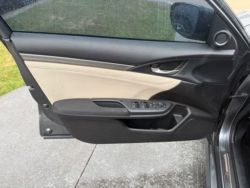Used 2019 Honda Civic EX image 8