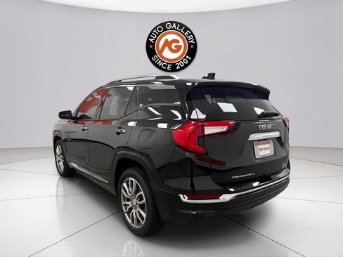 Used 2022 GMC Terrain Denali w/ Denali Premium Package AWD/4WD image 5