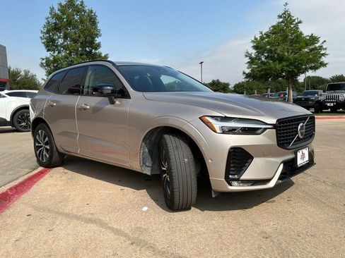 Used 2025 Volvo XC60 B5 Plus AWD/4WD image 3