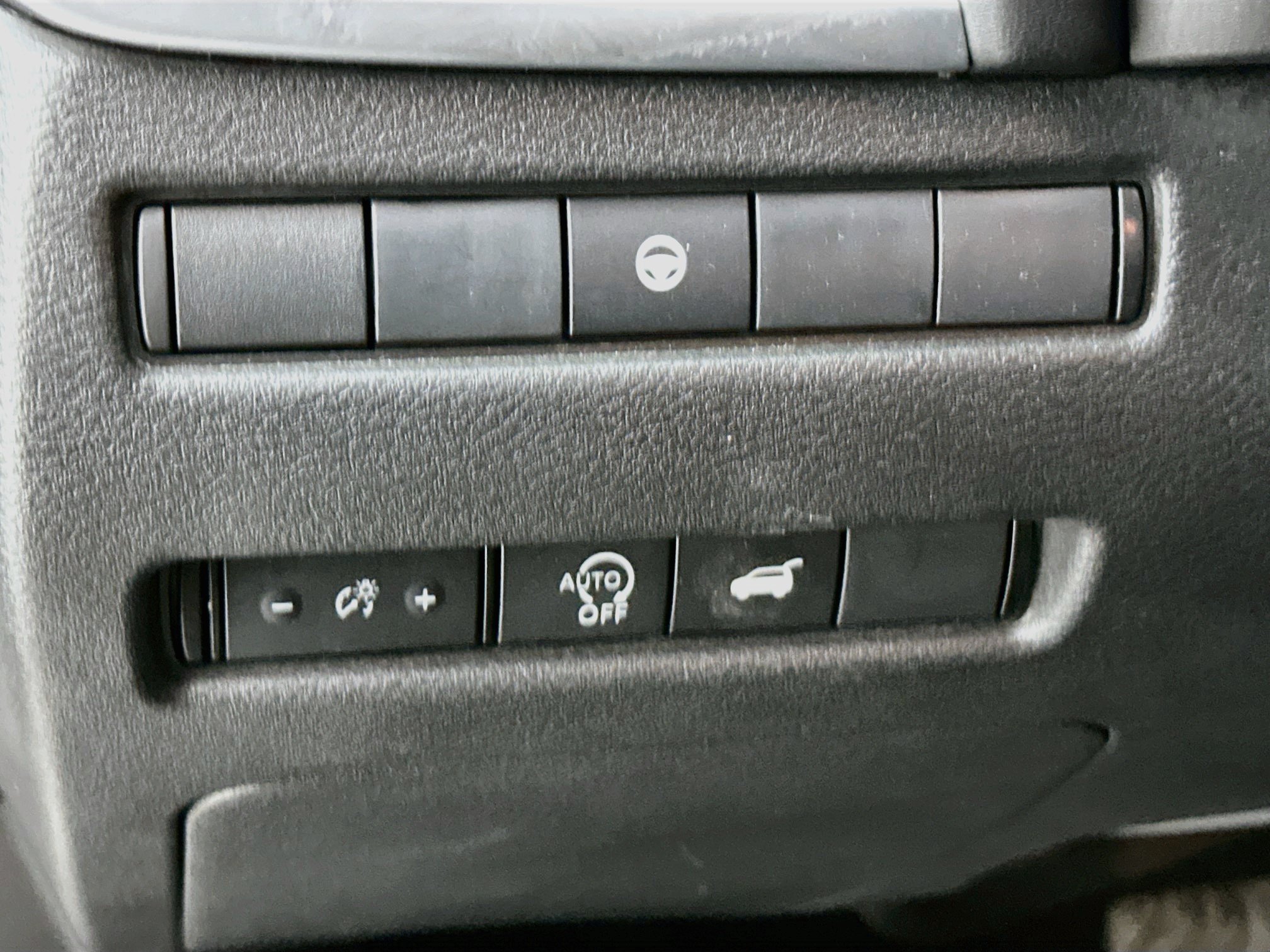 Used 2025 Nissan Rogue SV FWD image 17