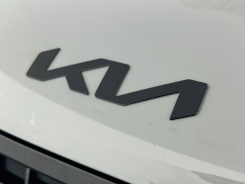 Used 2025 Kia Carnival SX Prestige FWD image 37