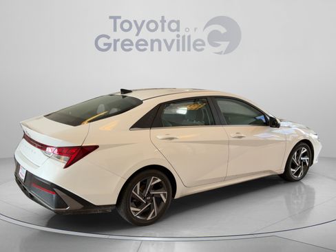 Used 2024 Hyundai Elantra Limited FWD image 6